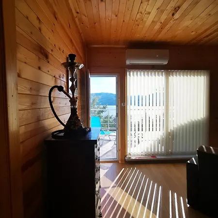 Chalet Lakeview Estate